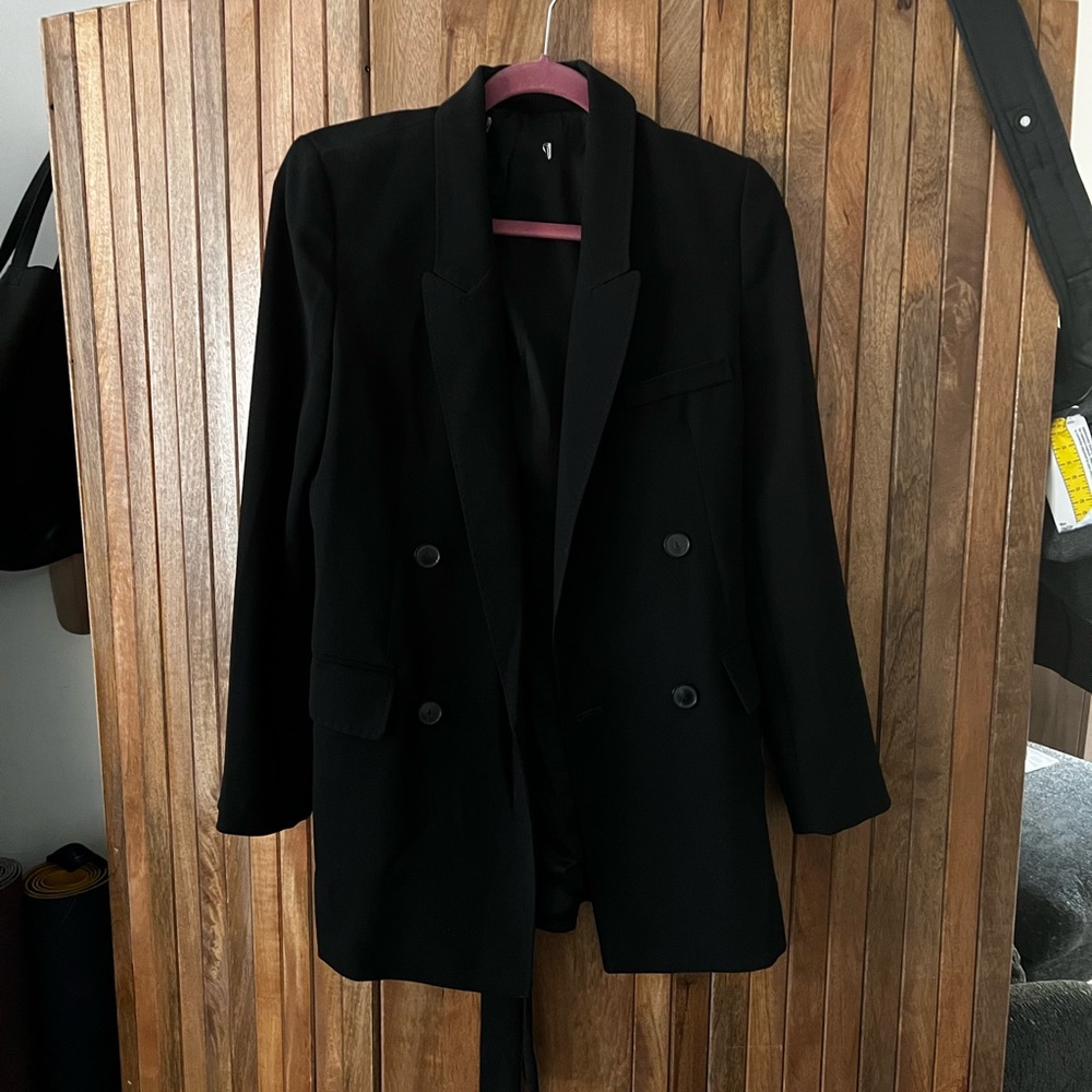 Black fitted oversize blazer with tie